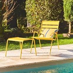 Fermob Fauteuil Bas D'extérieur Miel - Monceau -SEMA design Boutique 2ca34 fauteuil exterieur en acier au bord de la piscine