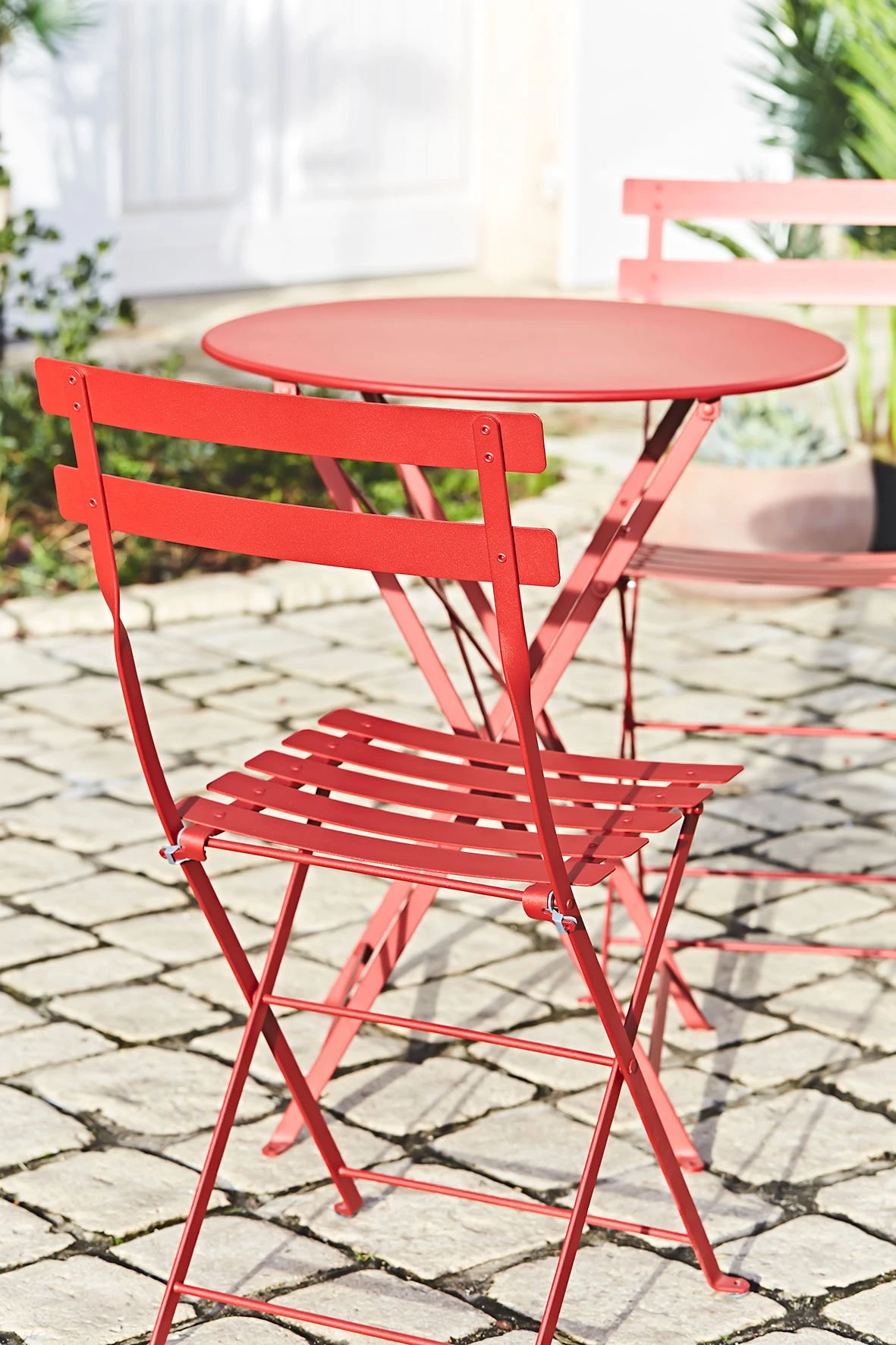 Fermob Table De Jardin Ronde Pliante En Acier Rouge Piment - Bistro 6 Fermob Table De Jardin Ronde Pliante En Acier Rouge Piment - Bistro – Image 4