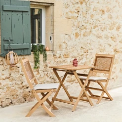 Alice's Garden Ensemble Table + 2 Chaises De Jardin Avec Coussins Beige En Acacia Et Cannage - Bohemia